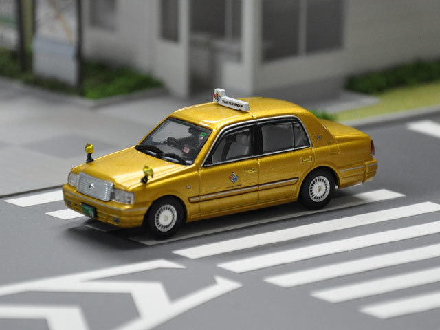 GULLIVER64 (ガリバー64) 1/64 (ダイキャスト製) フジタクシー 50周年プロジェクト 金のフジタクシー