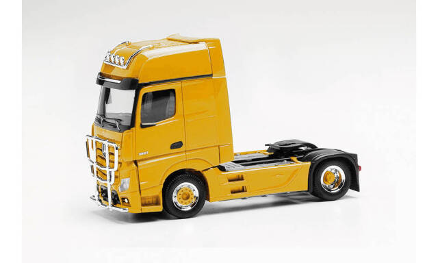 herpa Cars&Trucks 1/87 メルセデスベンツ アクトロス ギガスペース `18 リジッドトラクター ライトバー、フロントプロテクター付 トラフィックイエロー