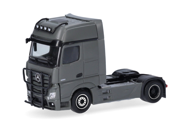[予約]herpa Cars&Trucks 1/87 (プラスチック製) メルセデスベンツ アクトロス ’18 L ギガスペース トラクターヘッド 2軸 グレー