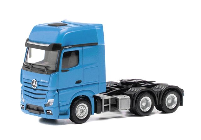 herpa Cars&Trucks 1/87 (プラスチック製) メルセデスベンツ アロクス L ギガスペース リジッドトラクター 3軸 ライトブルー