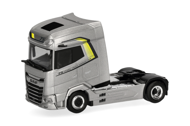[予約]herpa Cars&Trucks 1/87 (プラスチック製) DAF XG+ リジッドトラクター 2軸 "75 Years Truck Production"