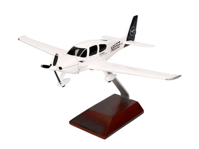 herpa wings 1/40 シーラス SR20 ルフトハンザ European Flight Academy N855EF