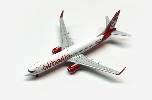 herpa wings 1/500 (ダイキャスト製) 737-800 エアベルリン D-ABKK (herpa open house 2026 限定)