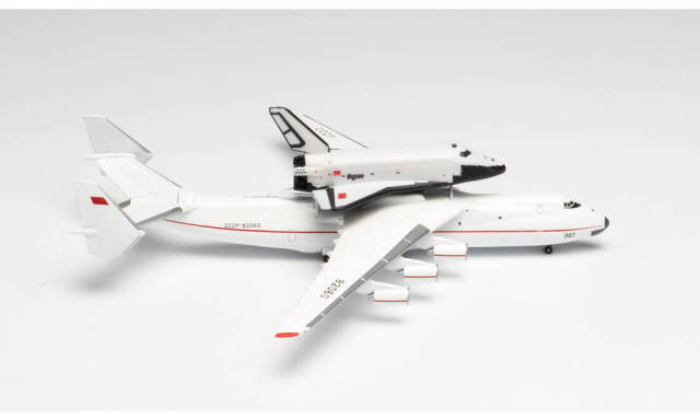 herpa wings 1/400 AN-225 & ブラン オービター セット（ソ連版スペースシャトル） CCCP-82060