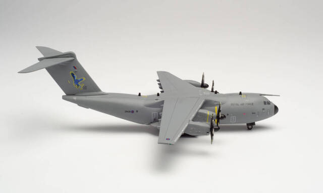 【レア】M&M's 飛行機モデル パイロットキャラクターヴィンテージ herpa wings 1/200 A400M イギリス空軍 LXX SQ ブライズノートン