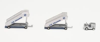 herpa wings 1/200 (プラスチック製) エールフランス タラップ (2個) トラクター付 (1個)