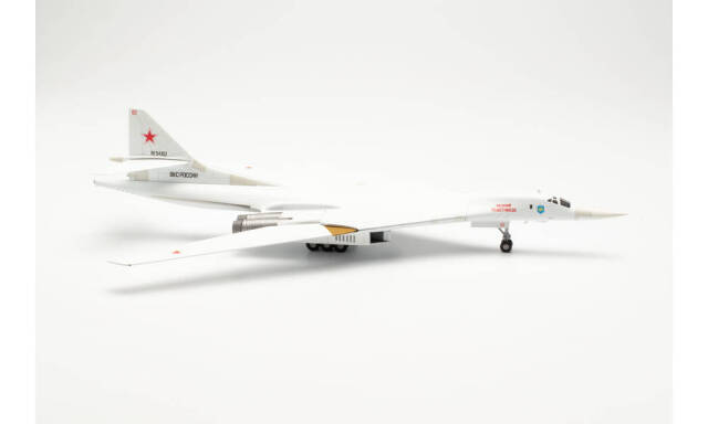 herpa wings 1/200 TU-160 ロシア空軍 エンゲリス空軍基地 RF-94102/02 red “Vasily Reshetnikov”