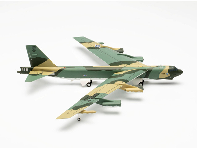 herpa wings 1/200 B-52G アメリカ空軍 596BS, 2BW “El Lobo II” バークスデールAB 58-0185