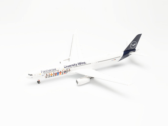 herpa wings 1/200 (プラスチック製) A330-300 ルフトハンザ航空 “Fanhansa - Diversity Wins” D-AIKQ