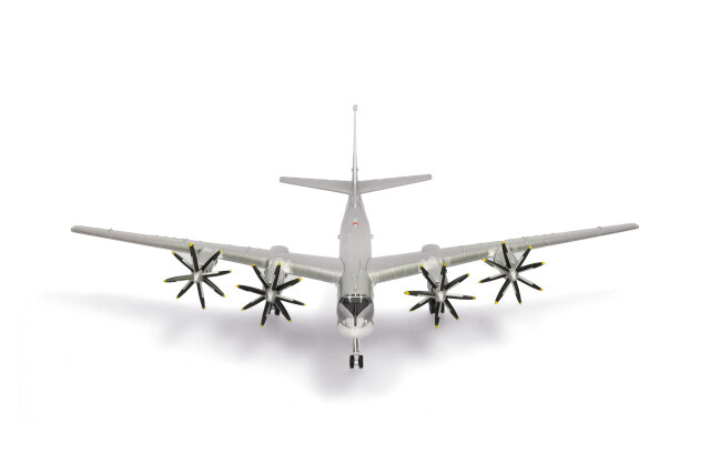 herpa wings 1/200 (ダイキャスト製) Tu-95MS ソ連空軍 第1226重爆撃
