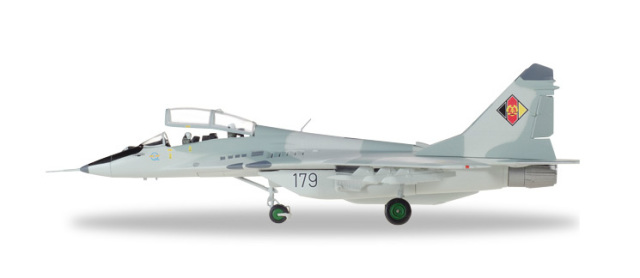 herpa wings 1/72 MiG-29UB 東ドイツ空軍 JG-3 ウラジーミル コマロフ搭乗機