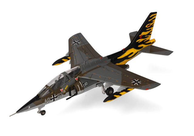 AVIATTIC 1/32 ファルツ DVIII 戦闘機 Amazon.co.jp: AVIATTIC 132 ファルツ DVIII 戦闘機 : ホビー