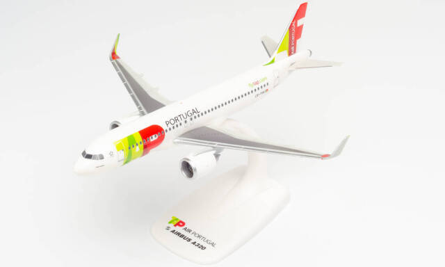 herpa wings 1/200 (プラスチック製) A320 neo TAP ポルトガル航空 "Padre Am?rico" CS-TVA ※スナップフィット