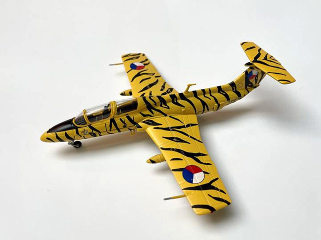 herpa wings 1/72 L-29 Delfin チェコ空軍 1st Squadron, 11th Fighter Regiment, ?atec Air Base, 1993 "Tiger"　