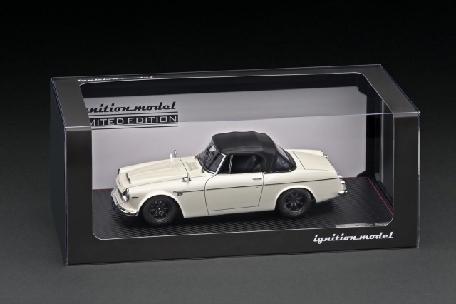 予約]ignition model（イグニッションモデル） 1/18 DATSUN