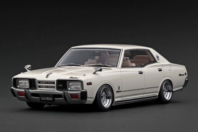 イグニッションモデル 1/18 日産 グロリア 紺色
