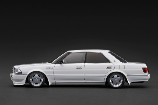 ignition model(イグニッションモデル) 1/18 (レジン製) TOYOTA CROWN