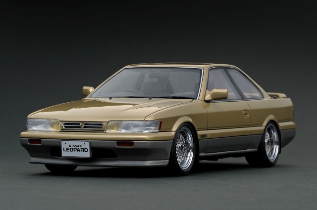 ignition model(イグニッションモデル) 1/18 (レジン製) Nissan Leopard Ultima V30TWINCAM TURBO (F31)  ゴールド／シルバー