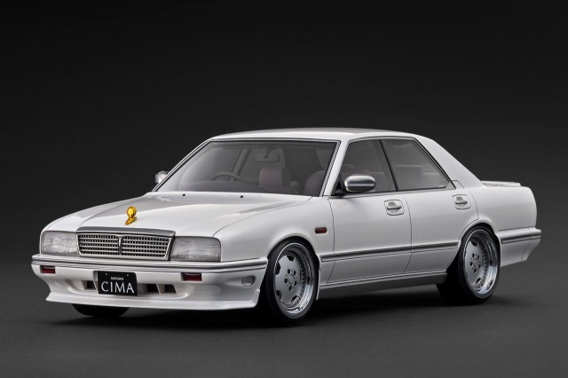 ignition model(イグニッションモデル) 1/18 (レジン製) NISSAN CEDRIC CIMA (Y31) Pearl White