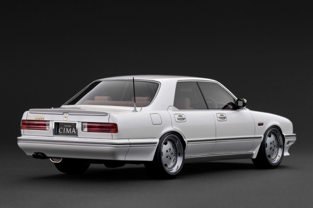 ignition model(イグニッションモデル) 1/18 (レジン製) NISSAN CEDRIC