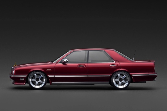 ignition model(イグニッションモデル) 1/18 (レジン製) NISSAN CEDRIC