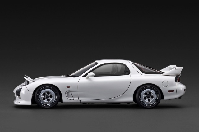 イグニッションモデル　1/43  #1178 ignition model(イグニッションモデル) 1/18 (レジン製) Mazda RX-7