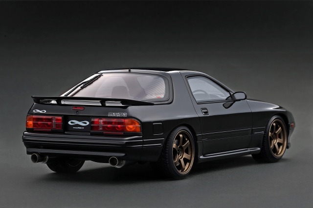 ignition model(イグニッションモデル) 1/18 (レジン製) Mazda Savanna