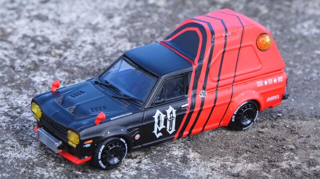 INNO Models(イノモデル) 1/64 Nissan サニートラック HAKOTORA "09 RACING" DECEPCIONEZ限定パッケージ キーチェーン付