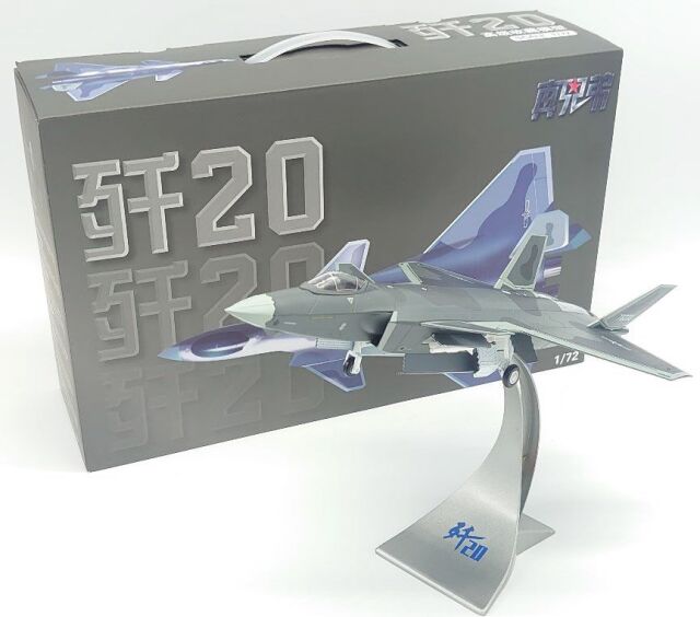 精密金属製 1/72 中国人民解放軍空軍ステルス戦闘機 まどお J20