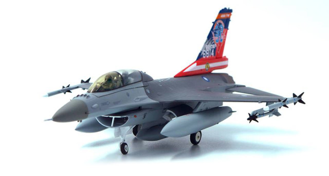 JCW 1/72 (ダイキャスト製) F-16B 台湾空軍 第455 戦術航空団 日中戦争開戦 80周年記念塗装 2017