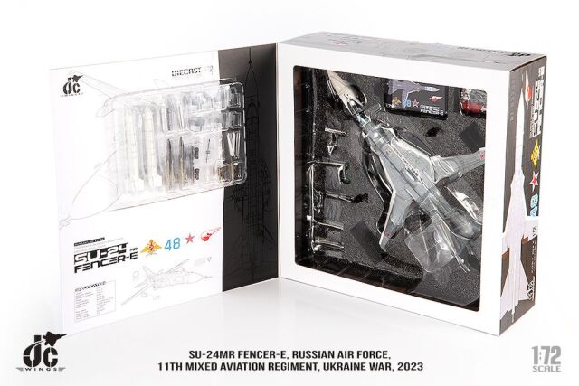 JCW 1/72 (ダイキャスト製) Su-24MR ロシア空軍 第11混成航空連隊