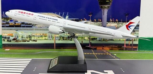 【セール】 Models KJ 1/200 B-2025 中国東方航空 777-300ER (ダイキャスト製) 航空機・ヘリコプター