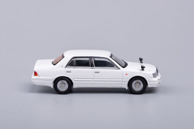 ゲインコーププロダクツ 1/64 トヨタ クラウン JZS155 ホワイト ※右
