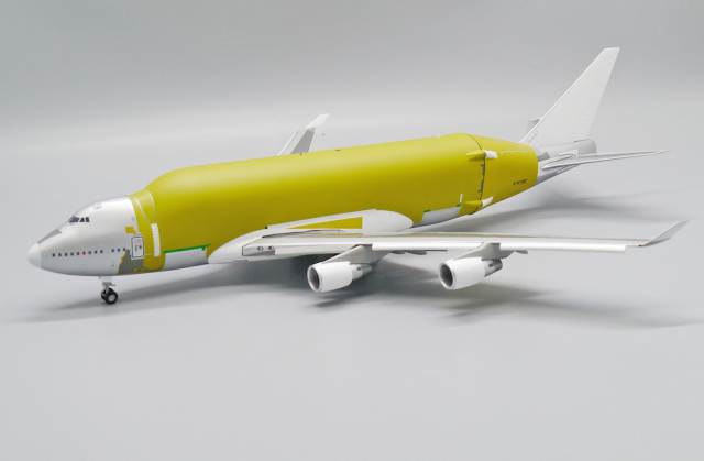 JC WINGS 1/200 747-400(LCF) ドリームリフター ファクトリーカラー “BareMetal Version" N747BC フラップダウン