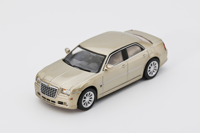 [予約]ダイキャストチーム 1/64 (ダイキャスト製)  Chrysler 300C (LHD) ゴールド
