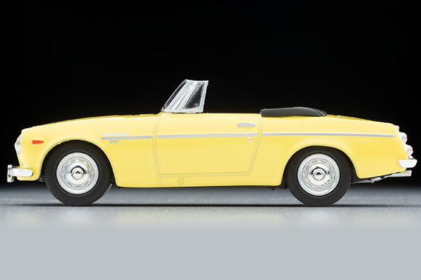 トミカリミテッドヴィンテージ 1/64 (ダイキャスト製) ダットサン