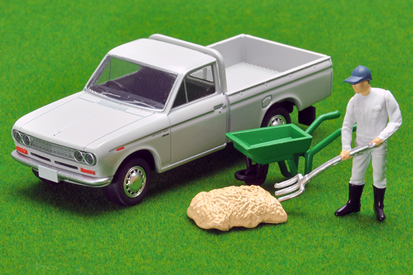 トミカリミテッドヴィンテージ 1/64 ダットサン トラック 1300デラックス（白）フィギュア付き