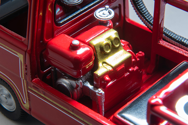 トミカリミテッドヴィンテージ 1/64 スバル サンバー ポンプ消防車