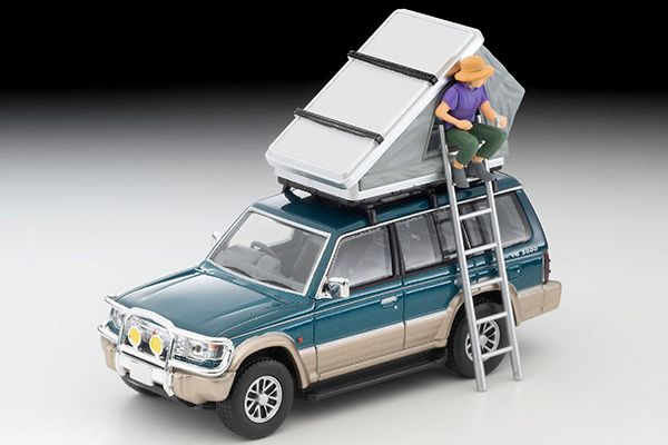トミカリミテッドヴィンテージネオ 1/64 (ダイキャスト製) 三菱 パジェロ ミッドルーフワイド VR オプションパーツ装着車（緑／ベージュ）91年式 テント、フィギュア付
