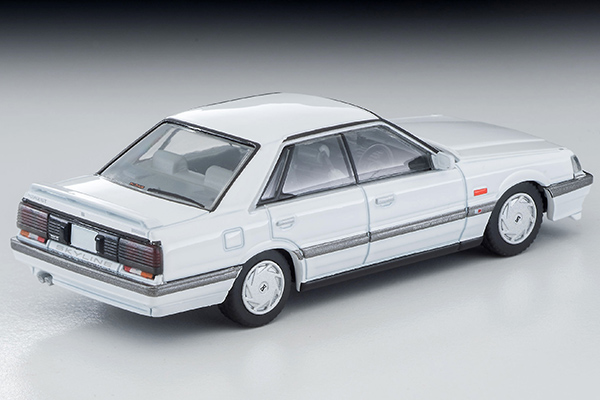 トミカリミテッドヴィンテージネオ 1/64 日産 スカイライン 4ドアHT GT 