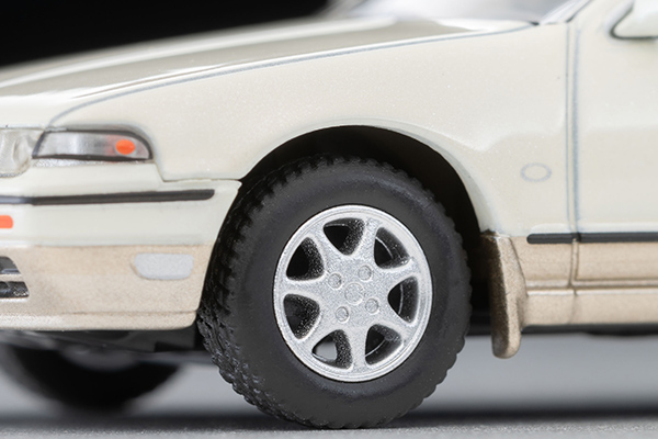 トミカリミテッドヴィンテージネオ 1/64 (ダイキャスト製) 日産