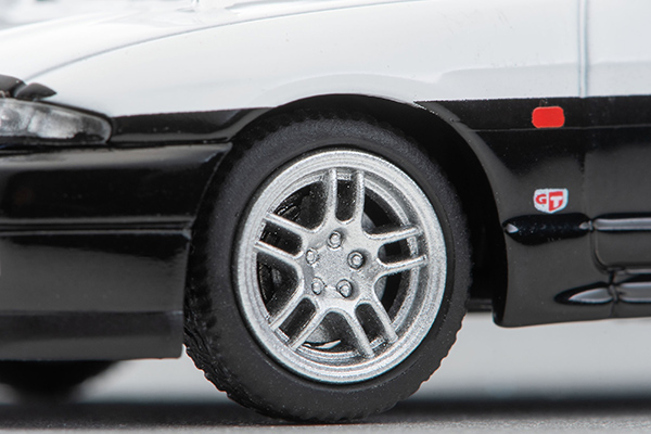 トミカリミテッドヴィンテージネオ 1/64 日産 スカイライン GT-R