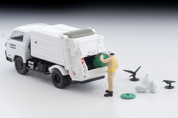 トミカリミテッドヴィンテージネオ 1/64 (ダイキャスト製) 三菱ふそう キャンター 清掃車（白）フィギュア付