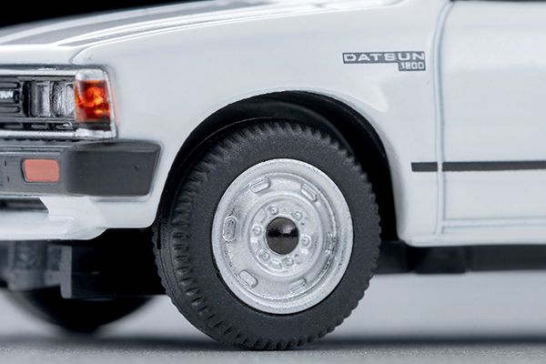 トミカリミテッドヴィンテージネオ 1/64 (ダイキャスト製) ダットサン