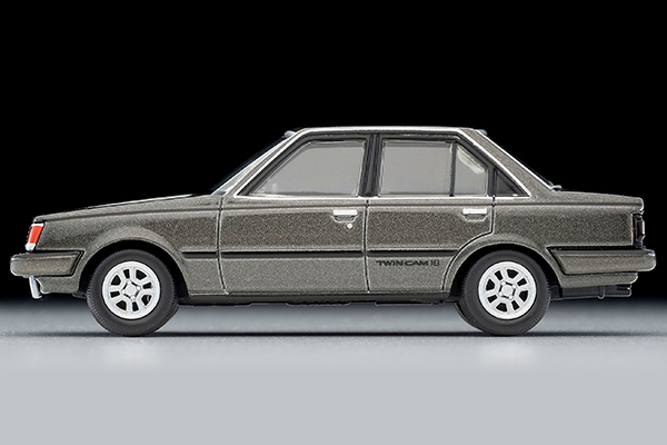 トミカリミテッドヴィンテージネオ 1/64 トヨタ カリーナ 1600GT