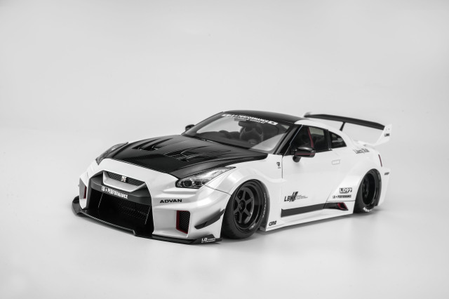 [予約]MOTORHELIX(モーターへリックス) 1/18 (ダイキャスト製) LB-Silhouette WORKS GT Nissan 35GT-RR Ver.2 White w/cf bonnet