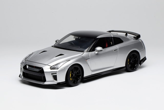 MOTORHELIX(モーターへリックス) 1/18 (ダイキャスト製) 日産 GT