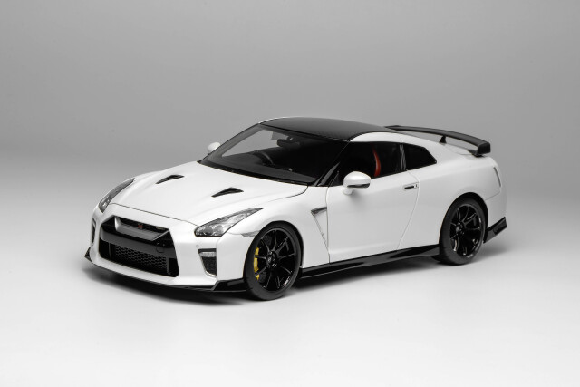 MOTORHELIX(モーターへリックス) 1/18 (ダイキャスト製) Nissan