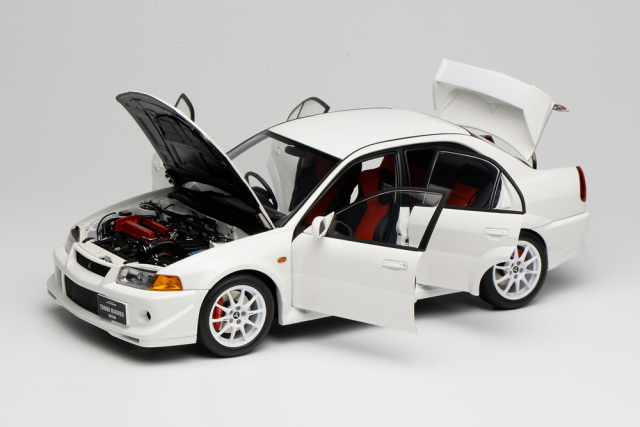 三菱(中華汽車)グランドランサー発売記念ノベルティミニカー 1/18 三菱(中華汽車)グランドランサー発売記念ノベルティミニカー 1