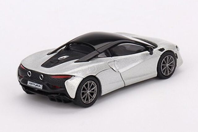MINI GT 1/64 マクラーレン アルトゥーラ アイスシルバー(左